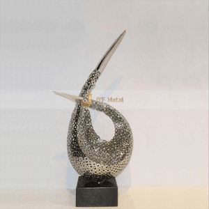 ประติมากรรมรูปทรงเกลียว M111 304 ทำจากสแตนเลสสะท้อนแสง ดีไซน์แบบอาร์ตเดโค ทนทานอเนกประสงค์ กันน้ำ ติดตั้งบนพื้น สำหรับใช้งานสาธารณะ - Product Image 2