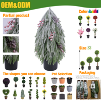 Sapin de Noël artificiel floqué de 60 cm (2 pieds) en pot, type Norfolk, avec baies rouges et cônes de pin, pour décoration de table ou cheminée intérieure