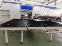 Prensa Industrial CNC para Chapa Metálica de Aluminio y Acero Inoxidable con Sistema de Torreta