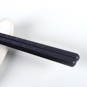 Nhà Máy Giá Tái Sử Dụng Bền Bộ Đồ Ăn Nhà Bếp Sushi Đũa Non-Slip Trung Quốc Đũa Nhựa Hợp Kim Đũa - Product Image 5