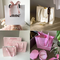 Emballage de sacs en papier personnalisé Vente en gros Sac en papier recyclable de luxe imprimé Sac en papier de haute qualité pour vêtements avec poignée