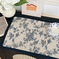 Set de table vintage français à motif floral avec bordure en dentelle bleu beige rectangulaire pour la décoration de la salle à manger