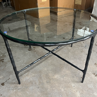 Table basse de salon contemporaine de luxe moderne avec plateau en verre martelé et piètement en métal noir