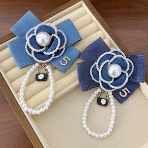 Broche de Diseño de Camelia con Perlas y Aleación Plateada, para Vestido, Camisa, Boda, Compromiso, Regalo Infantil, Accesorio, Corsage - Product Image 1