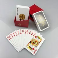 Boîte cadeau de luxe rouge écologique et durable pour cartes |   Boîte d'emballage rigide en deux parties avec logo personnalisé et insert en velours |   2 jeux de cartes
