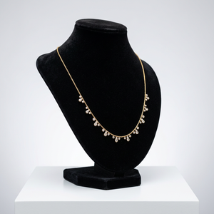 Collar con colgante de hoja de diamante cultivado en laboratorio en oro amarillo - Product Image 4