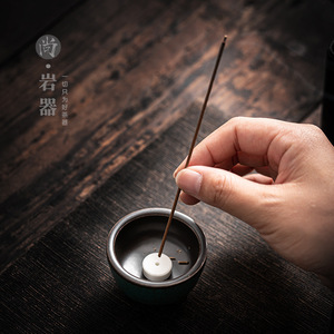 Quemador de incienso de cerámica esmaltada azul, hecho a mano para ceremonia del té y uso religioso, origen Dehua - Product Image 2