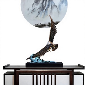 Grande décoration de bureau en laiton gravée Aigle aux ailes éployées, symbole de grande <span class=keywords><strong>ambition</strong></span>, idéale pour les cadeaux d'affaires et les inaugurations d'entreprise - Product Image 1