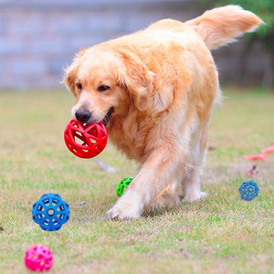 Jouets <span class=keywords><strong>pour</strong></span> animaux de compagnie : <span class=keywords><strong>Balle</strong></span> en caoutchouc naturelle à trous, style tendance, <span class=keywords><strong>pour</strong></span> mâcher et nettoyer les dents, mignonne, non toxique, jouet couineur <span class=keywords><strong>pour</strong></span> chiens - Product Image 3