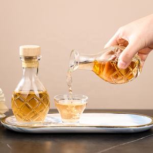 <span class=keywords><strong>Carafe</strong></span> à jus de vin <span class=keywords><strong>en</strong></span> <span class=keywords><strong>verre</strong></span> transparent vintage de 4oz 120ml au design matelassé <span class=keywords><strong>avec</strong></span> <span class=keywords><strong>bouchon</strong></span> <span class=keywords><strong>en</strong></span> <span class=keywords><strong>liège</strong></span> Mini bouteille de vin - Product Image 1