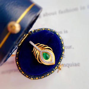 قلادة فضية جديدة بتصميم ريشة الطاووس مرصعة بالزمرد المستنبت من الفضة عيار 925 - Product Image 6