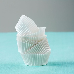 Moldes para Cupcakes y Muffins Desechables, Resistentes al Horno, Antiadherentes, No Tóxicos, Blancos, para Repostería, Personalizados de Fábrica - Product Image 6