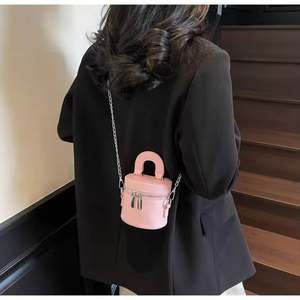 Bolso de mano Banjara 100% algodón para mujer, hecho a mano con espejo bordado de diseñador para bodas de verano con cierre. - Product Image 6