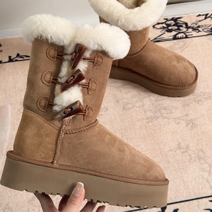 Botas de nieve de plataforma antideslizantes de lujo, de piel de oveja, marca Uggs, hechas a medida, de alta calidad original, para damas, botas de invierno. - Product Image 6