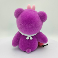 Peluche personnalisée Lapin Ours Violet avec Nœud Papillon Rose et Bavoir HugMe, Cadeau Animal en Peluche Doux, Fabricant OEM ODM