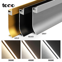 Moderne, flache, eingelassene, leuchtende, unsichtbare Bodenwinkel-Leiste, versenkte Fußbodenleiste aus Aluminiumlegierung mit LED-Beleuchtung