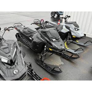 แพ็คเกจ Ski-Doo Summit ปี 2026 รุ่น 850 E-TEC 154 H_Alt Powder 3.0_Black เครื่องยนต์ 4 จังหวะ ERAVE REV Gen5 แพลตฟอร์ม 30 องศา 4.5 นิ้ว ดิจิทัล - Product Image 1