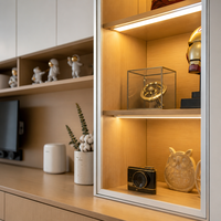 Ensemble de bureau encastré en bois minimaliste italien, console multimédia modulaire de luxe sur mesure, table avec 4 tiroirs et armoire de rangement suspendue