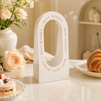 Boîte d'emballage pour fleurs avec poignée en forme d'arche blanche, logo personnalisé, boîte de transport en papier portable, spécialement conçue pour vous, boîte d'emballage pour panier-cadeau