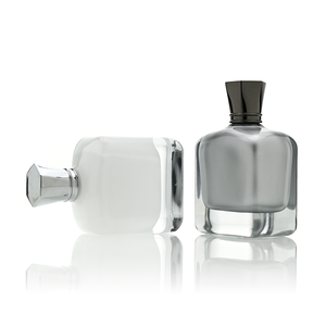 Flacon <span class=keywords><strong>de</strong></span> <span class=keywords><strong>parfum</strong></span> carré 100 ml à pulvérisation interne, design argenté, avec étiquette, capuchon en Zamac et boîte – Meilleures ventes - Product Image 4