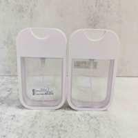Flacon pulvérisateur de désinfectant pour les mains en PETG transparent + blanc de 45 ml, forme carte de crédit, avec pompe PP, impression sérigraphique, format poche, en plastique