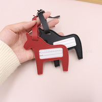Étiquette de bagage de voyage créative et élégante en cuir PU en forme de cheval, personnalisable, portable et durable, accessoires pour sacs à dos et bagages