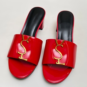 Vente en gros de tongs de créateurs en cuir verni de haute qualité pour femmes, tendance estivale, luxe, marque célèbre, pantoufles pour femmes - Product Image 2