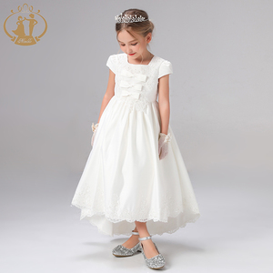 Abito da Cerimonia Estivo in Stile Occidentale per Bambina, Bianco in Raso con Strascico, per Matrimoni, Feste di Compleanno, Prima Comunione - Product Image 4