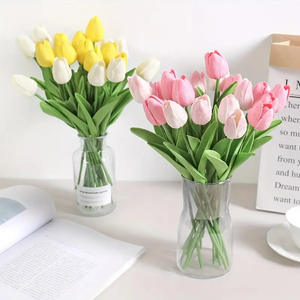Fleur de tulipe artificielle en PU de haute qualité, faite à la main, pour la vente en gros, idéale pour les accessoires de photographie de Thanksgiving, la décoration de la maison et les mariages. - Product Image 1