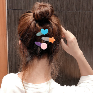 Trois jolies pinces à cheveux en forme de cœur et d'étoile, aux couleurs bonbon, dans le style de HyunA, une pince à cheveux de style coréen/pince à bec de canard. - Product Image 4