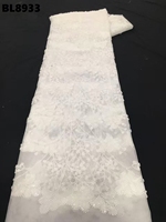 Tissu en dentelle perlée de Lettonie de couleur blanche avec broderie et paillettes pour robes de mariage et de soirée