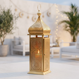 Lanterne à bougie marocaine en métal doré décorative pour la maison et les événements, dernière création des fabricants pour le Ramadan - Product Image 1