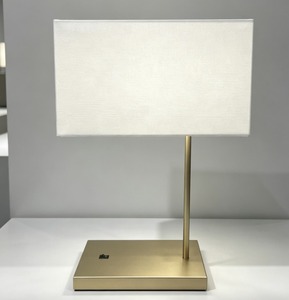 Maßgefertigte Hotel-Nachttischlampe für Fairfield <span class=keywords><strong>Inn</strong></span> by Marriott Wyndham Hotelzimmer Eisen Weiße Sofa-Leselampe - Product Image 4