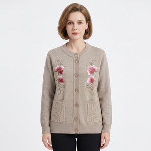 Cardigan en tricot épais respirant pour femme, à manches longues, col rond, style vintage, avec broderie florale violette - Product Image 6