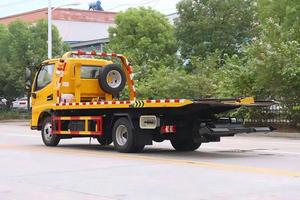 Camion de remorquage à plateau plat JAC de 4 tonnes, 5,3 m, avec plateforme hydraulique, moteur diesel Cummins, transmission manuelle à 6 vitesses, tout neuf - Product Image 3