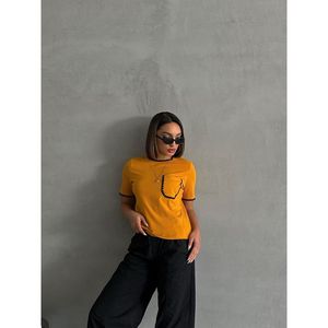 เสื้อยืดถักลายเชพเพิร์ดสีมัสตาร์ดสำหรับผู้หญิงจาก Topshow ผ้าฝ้าย 95% ผสมอีลาสเทน 5% คอกลม แขนสั้น เหมาะสำหรับใส่ลำลอง - Product Image 2
