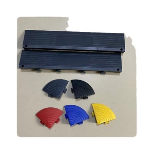 Azulejo de suelo de garaje modular de enclavamiento duradero, baldosas de suelo de estacionamiento de coche, diseño autodrenante - Product Image 1