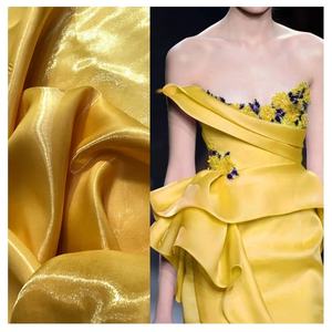 Tessuto Satinato Liquido Oro Brillante, Tessuto in Poliestere Liquido Riflettente, Organza Luminosa per Abiti da Sera Femminili - Product Image 1