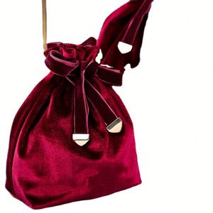 Pochette de maquillage personnalisable en velours de luxe léger avec cordon de serrage, portable pour le voyage, avec impression de motifs, fabriquée en toile - Product Image 4
