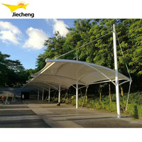 Structure de tente en membrane tendue portable de conception moderne en acier imperméable pour l'extérieur, avec revêtement PVC PVDF, pour le stationnement des voitures