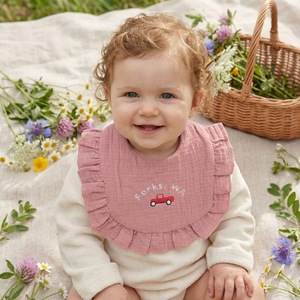 Bavoirs pour bébé super doux à volants, 2 couches de coton mousseline, bavoirs anti-<span class=keywords><strong>bave</strong></span> pour nourrissons en période de dentition, avec broderie mignonne - Product Image 2