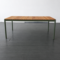Table de jardin extensible avec plateau en lattes de bois, structure en métal vert olive, mobilier de patio pour jardin