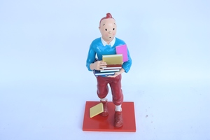 Figura de Tintin de Resina Premium GIA NHIEN, Personaje Clásico de Cómic con Libros, Estatua Coleccionable para Decoración del Hogar - Product Image 6