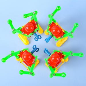 Nouveauté 2025 : Jouet Robot Dansant en Plastique pour Enfants, Vente en Gros, Jouets à Remonter Amusants pour Enfants - Product Image 4