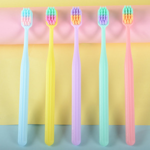 แปรงสีฟันขนนุ่มไนลอนสำหรับใช้ในบ้าน แพ็ค 5 ชิ้น ดีไซน์สีสันสดใสสำหรับผู้ใหญ่ - Product Image 1