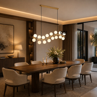Lustre Linéaire Moderne Contemporain en Verre Blanc avec Cadre Ondulé Doré et Bulles G9 pour Table à Manger Longue, Salon et Cuisine - Vente en Gros