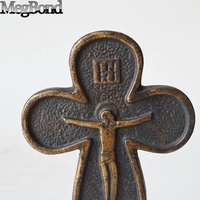 Durable et élégant Mini Jésus métal croix gravée dessus de table décoratif artisanat religieux pour la décoration intérieure