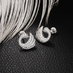 Orecchini a spirale a forma di cigno per donna, gioielli scintillanti a tema animale alla moda - Product Image 4