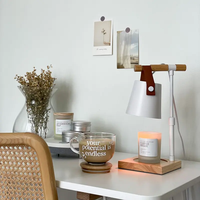 Lampe à bougies électriques à base en bois de nouveau design, lampe à fusion de cire de bougie réglable pour la décoration de la maison