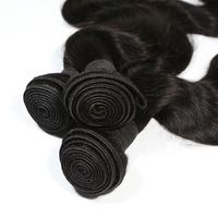 Lots de Cheveux Humains Bouclés Bruts Indiens Birmans Non Traités, Cuticules Alignées, Ondulés Naturels, Tissages de Cheveux Vierges Bruts 10-32 Pouces, Vente en Gros